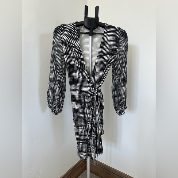 Diane Von Furstenberg Black and White Wrap Dress - Picture 4 of 8